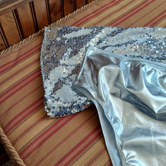 SEQUIN CR0P TOP - Picture 6 of 6